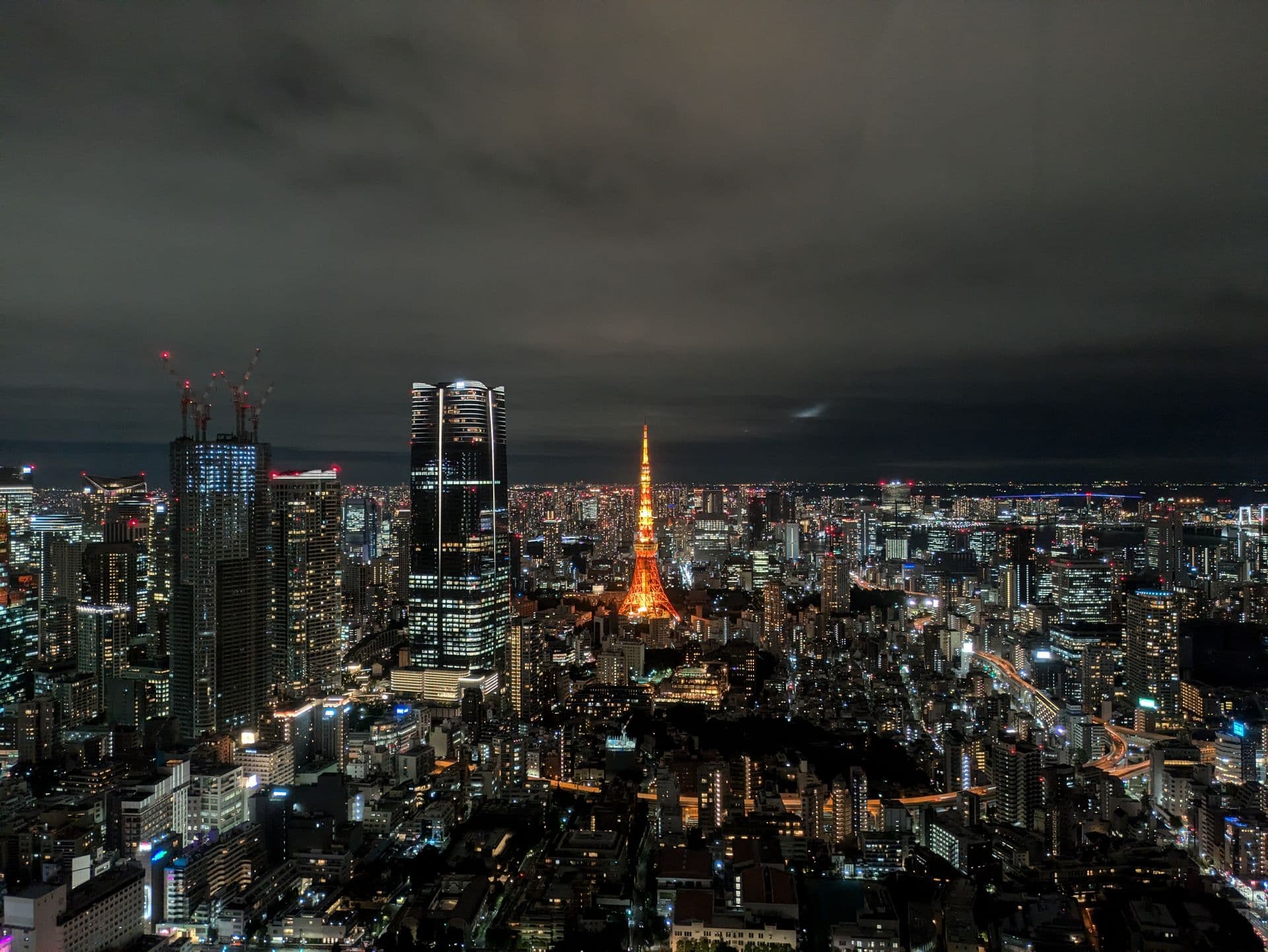 Eine Nachtsicht auf die unendliche Stadt