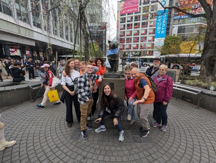 Die Massen bei Hachiko